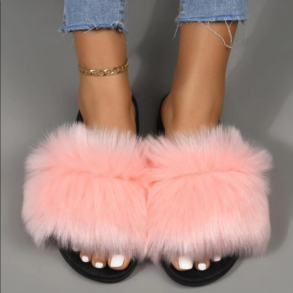 Bubble Gum Pink Fluffy Slides